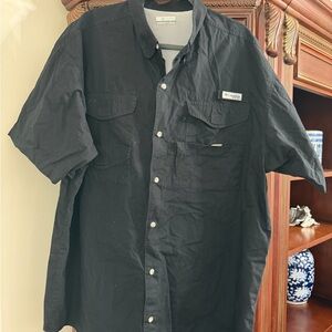 Columbia Men's Short-Sleeve Button-Down Shirt in Black